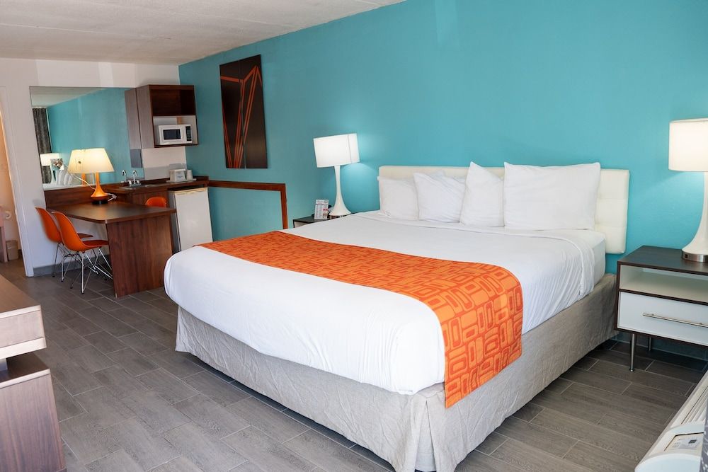 Howard Johnson by Wyndham Clearwater FL 3