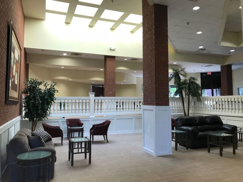 Days Inn & Suites By Wyndham Tallahassee Conf Cent 3