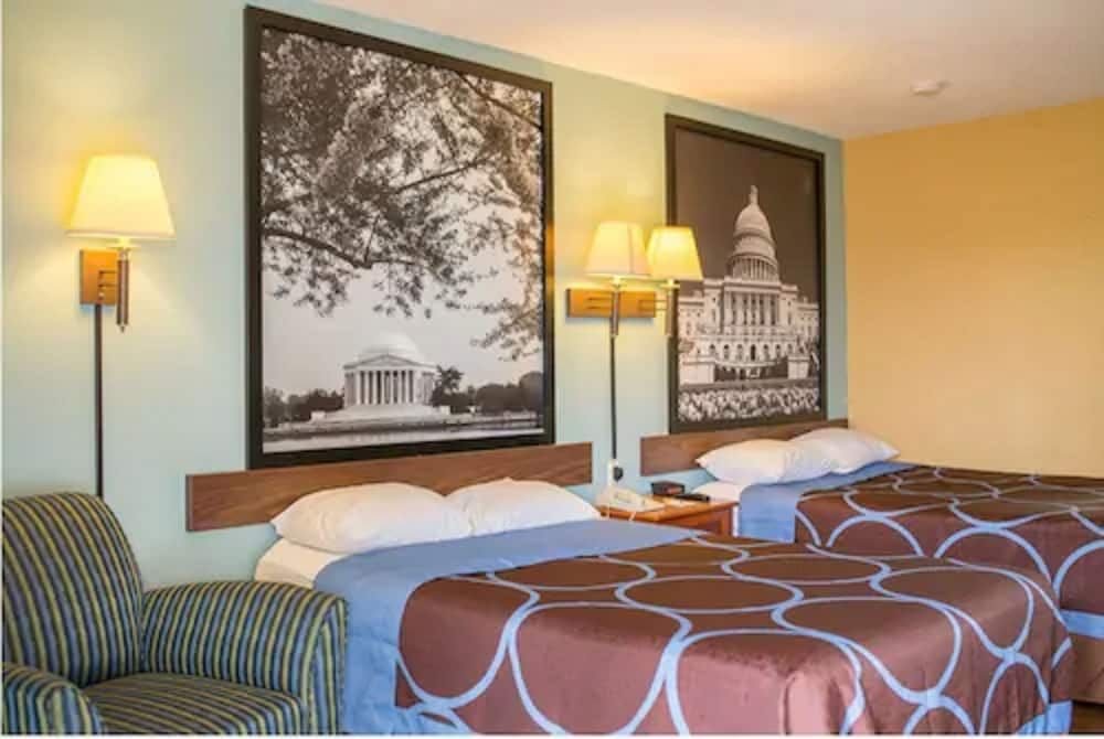 Super 8 by Wyndham Alexandria/Washington D.C. Area 2
