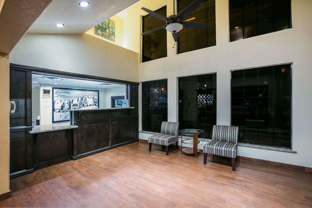 Super 8 by Wyndham Oklahoma Airport Fairgrounds West 3