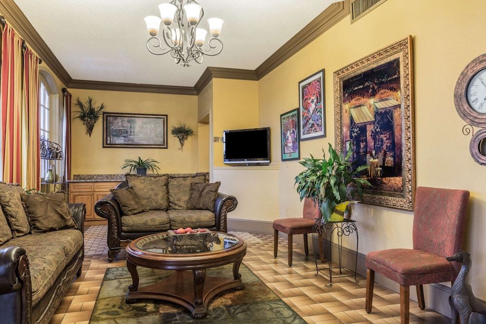 Super 8 by Wyndham New Orleans 2