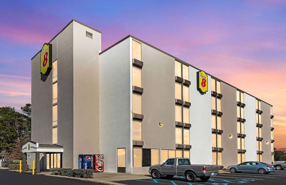 Super 8 by Wyndham Myrtle Beach/Market Common Area 2 étoiles à Myrtle Beach