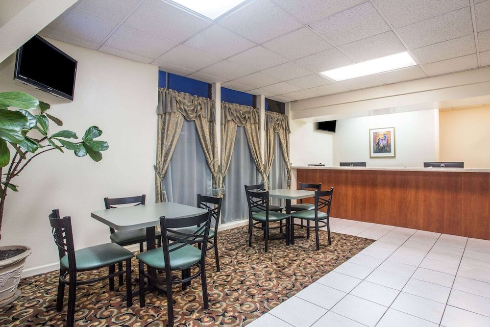 Days Inn by Wyndham Ocala North 2