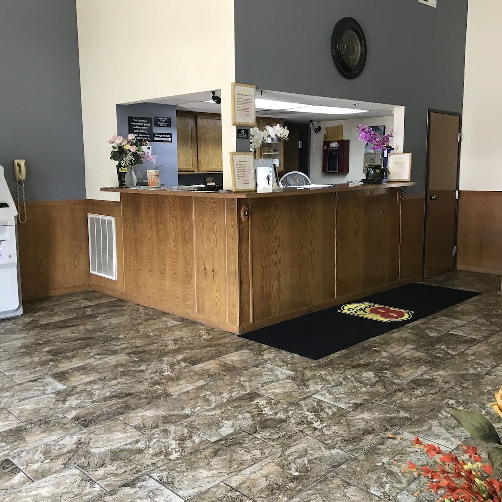 Super 8 by Wyndham Omaha/West Dodge 3