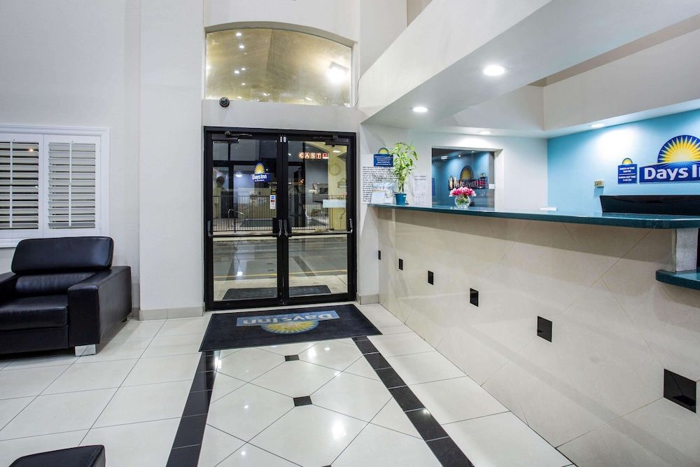Days Inn by Wyndham Phoenix North 2