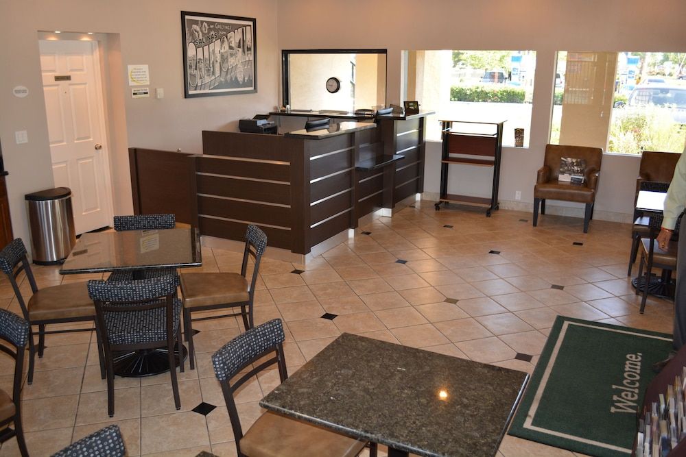 Super 8 by Wyndham Salinas 2