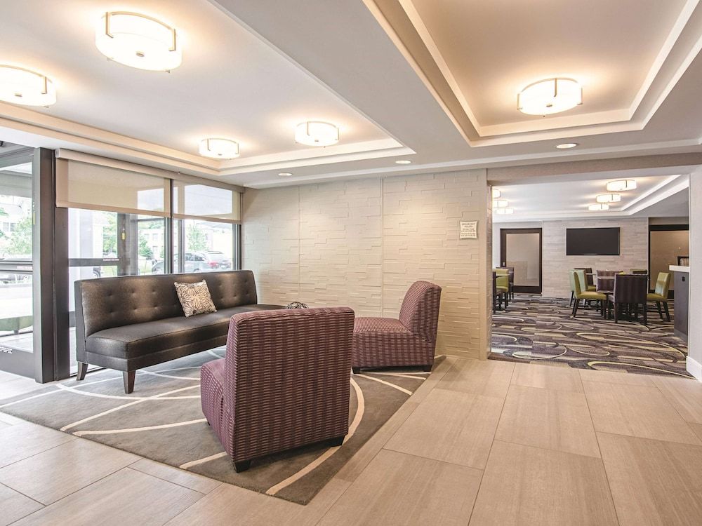 La Quinta Inn & Suites by Wyndham Portland 2