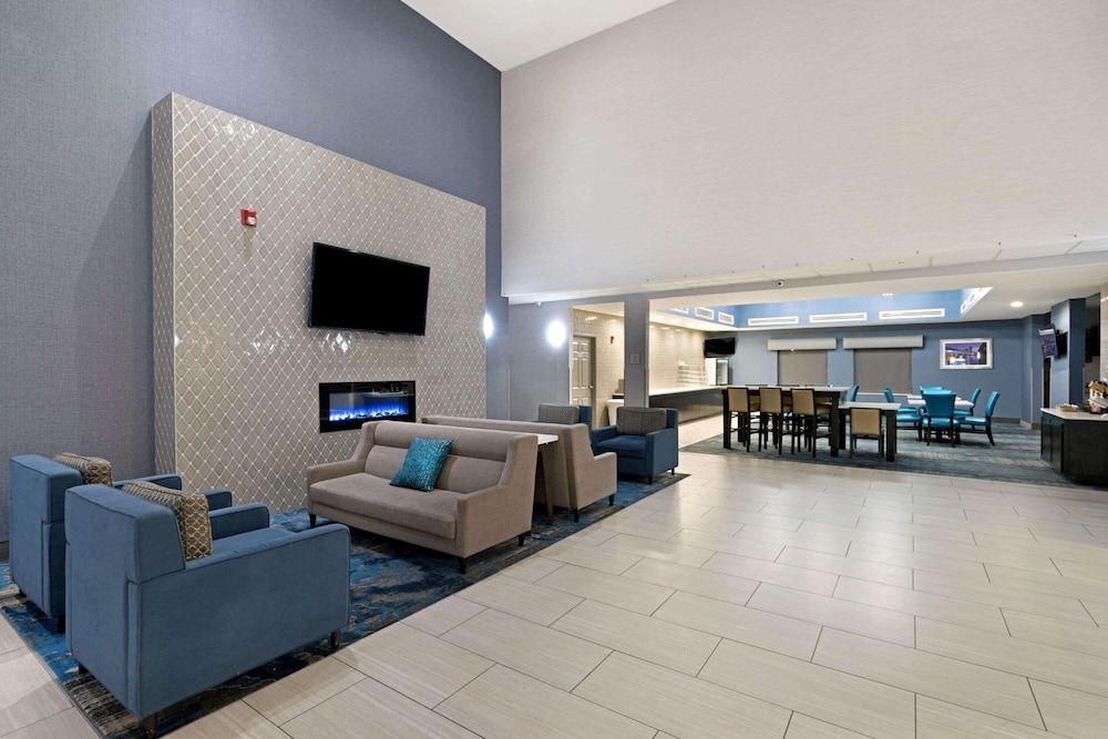 La Quinta Inn & Suites by Wyndham Phoenix I-10 West 2