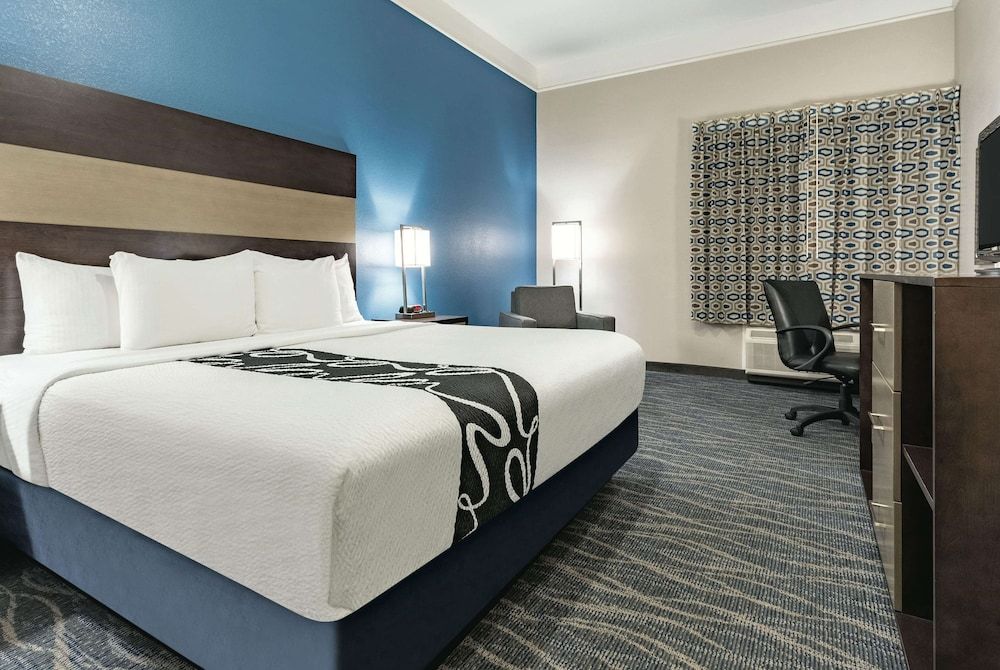 La Quinta Inn & Suites by Wyndham Phoenix I-10 West 1