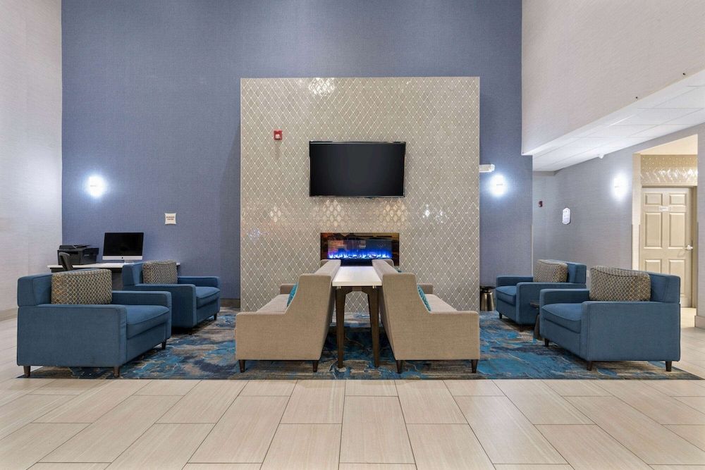 La Quinta Inn & Suites by Wyndham Phoenix I-10 West 3