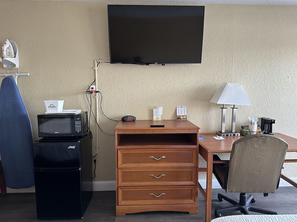 Days Inn & Suites by Wyndham Pigeon Forge 3