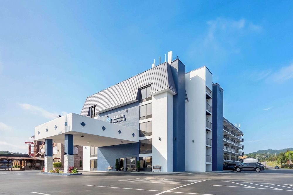 Clarion Inn & Suites near the Leconte Center Pigeon Forge 2 estrellas en Pigeon Forge