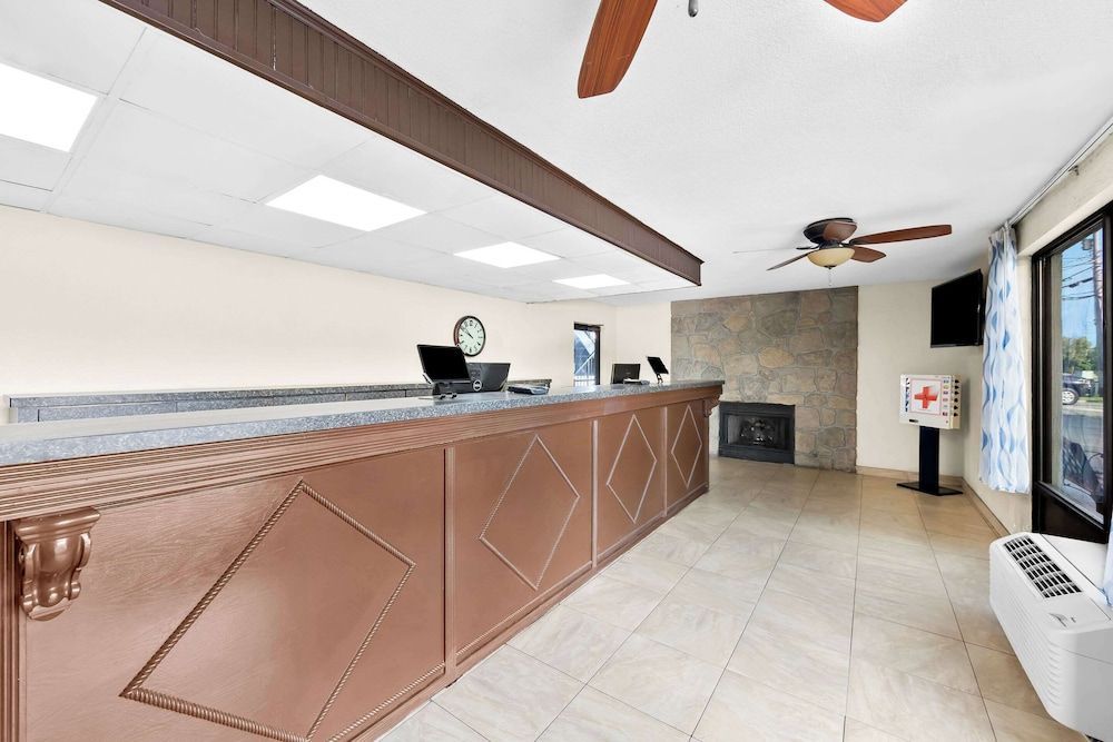 Clarion Inn & Suites near the Leconte Center Pigeon Forge 3