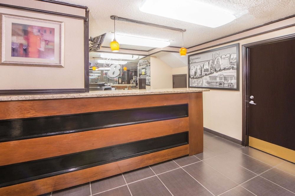 Super 8 by Wyndham Tulsa/Arpt/St Fairgrounds 2