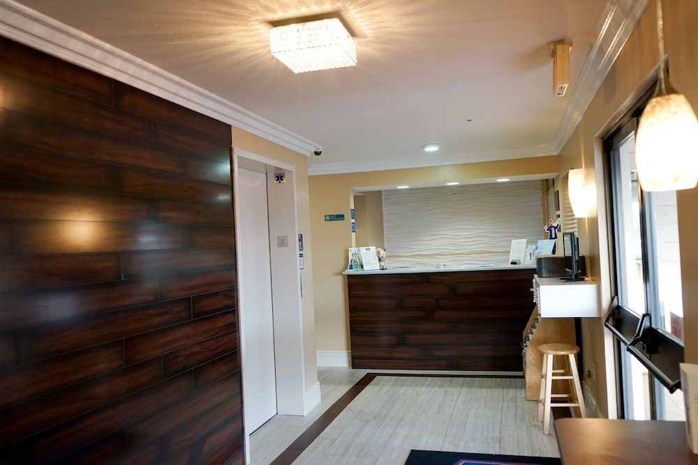 Howard Johnson by Wyndham Salinas 3