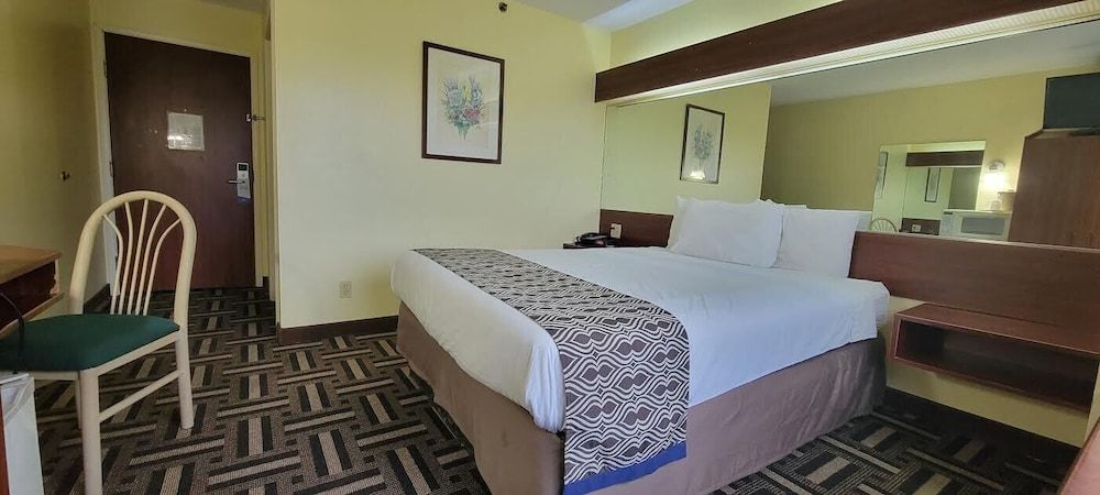 Microtel Inn & Suites by Wyndham Tulsa/Catoosa Route 66 3
