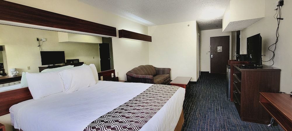 Microtel Inn & Suites by Wyndham Tulsa/Catoosa Route 66 2