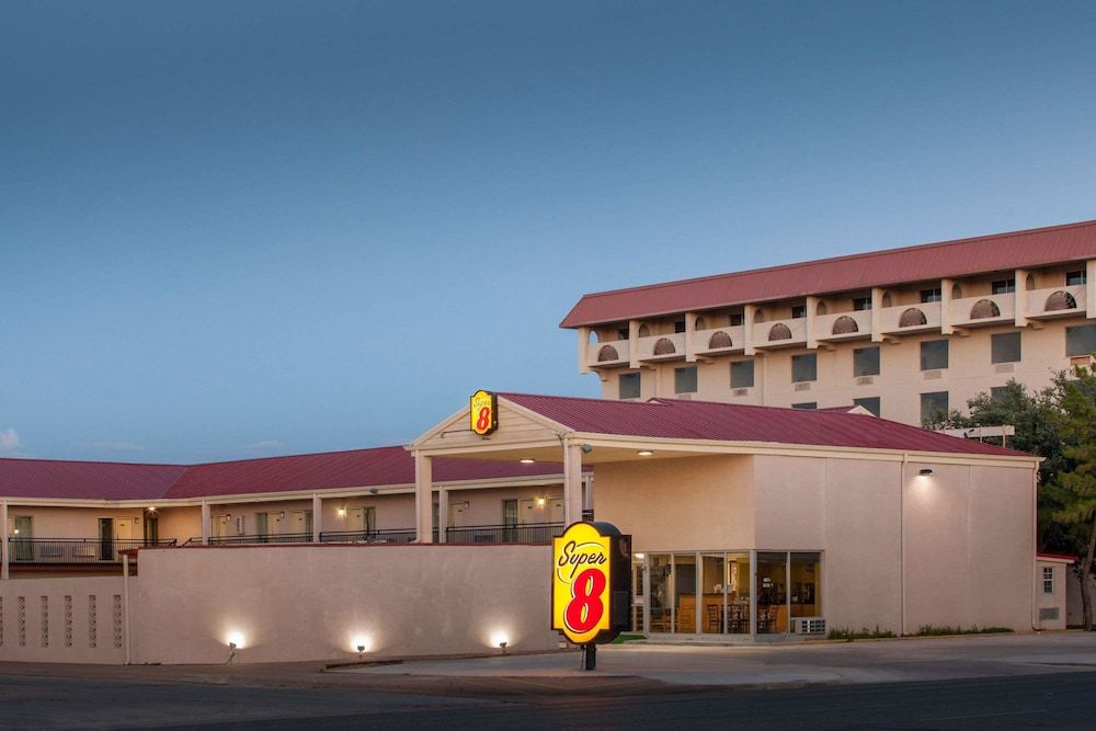 Super 8 by Wyndham Lubbock Civic Center North 2 estrelas em Lubbock