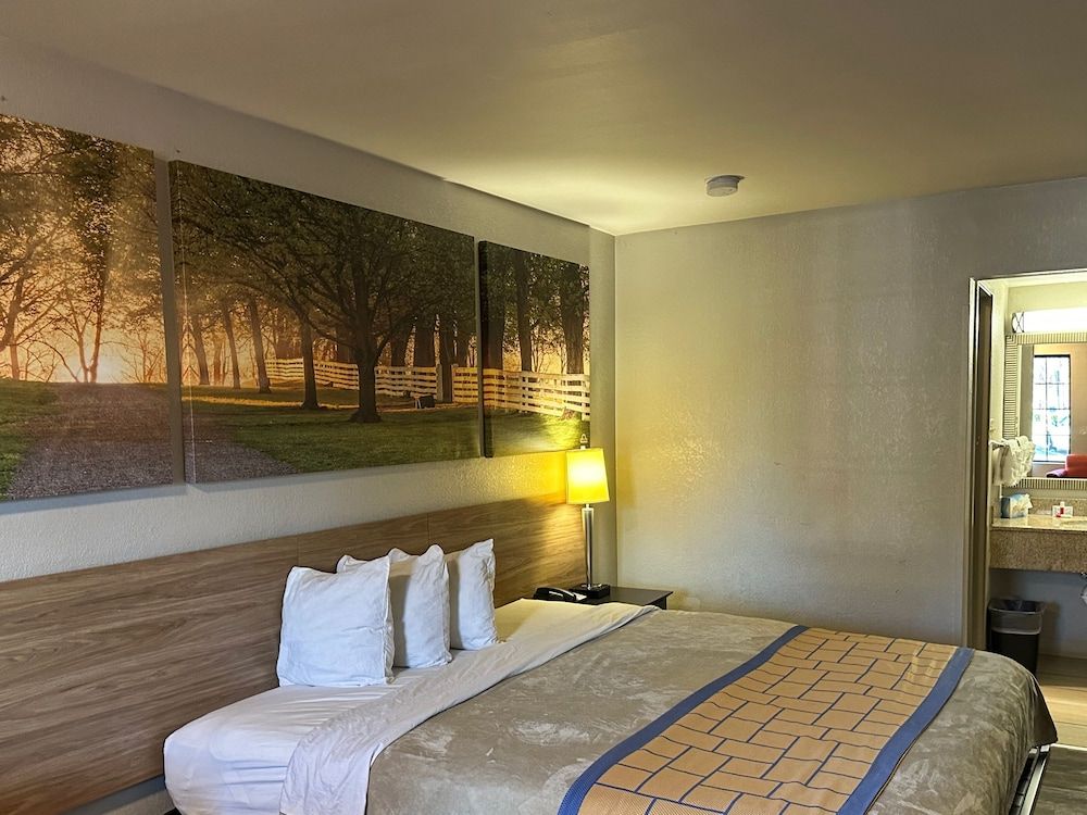 Days Inn by Wyndham WestEnd Alexandria,VA Washington DC Area 3