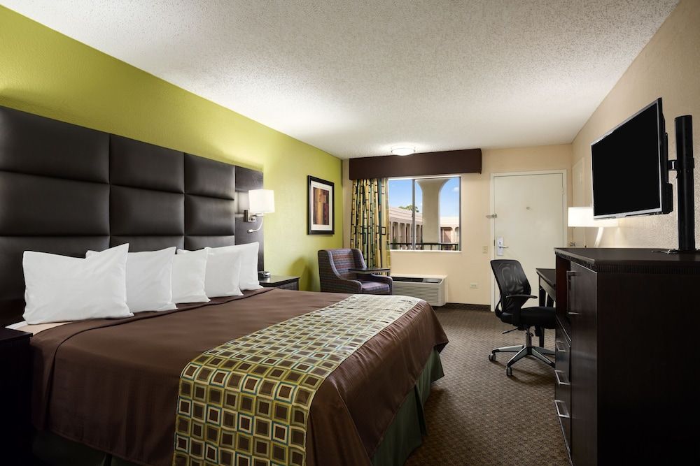 Days Inn by Wyndham Dallas Irving 3