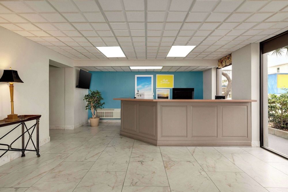 Days Inn by Wyndham Myrtle Beach-Beach Front 3
