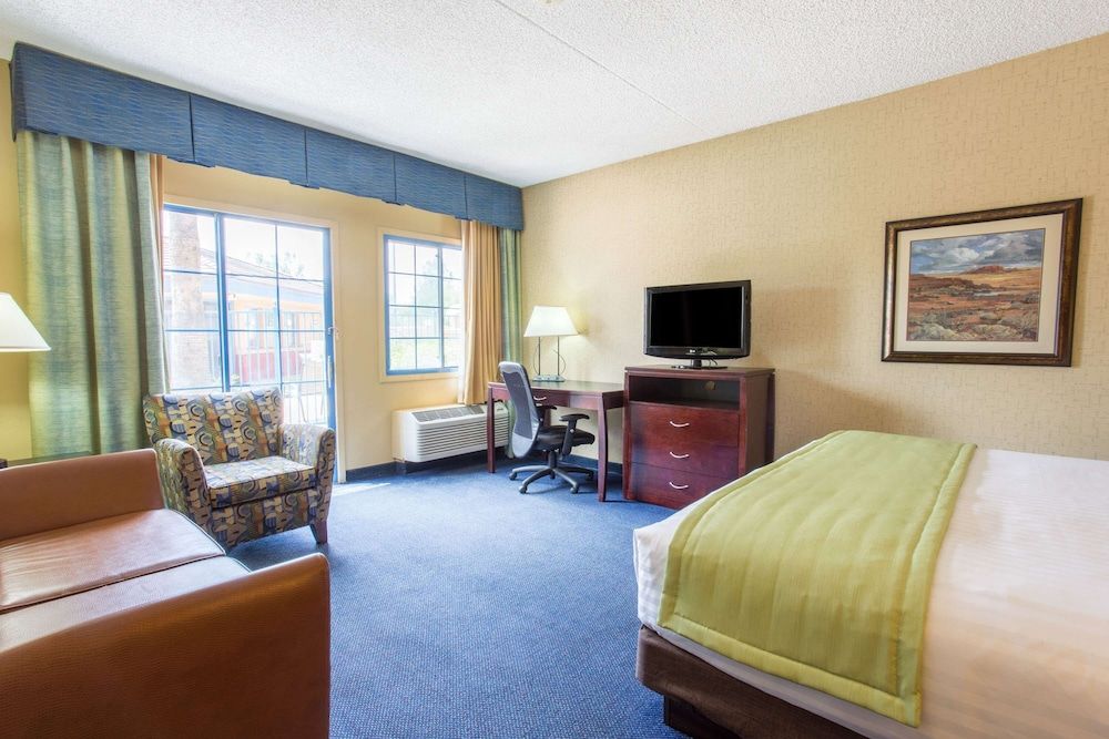 Days Hotel by Wyndham Mesa Near Phoenix 3