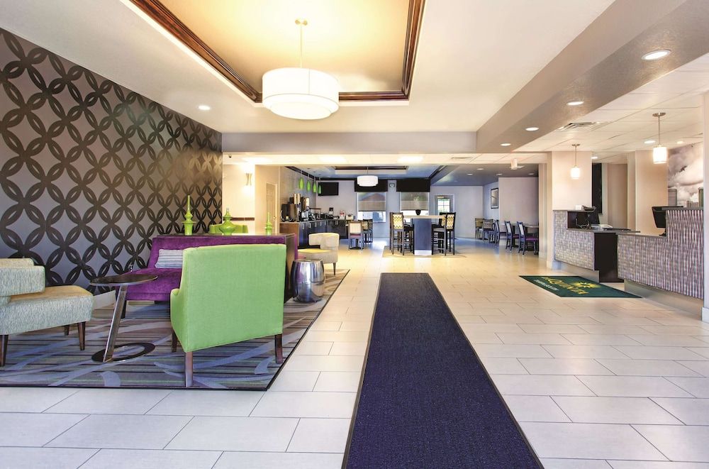 La Quinta Inn Suites Tampa Bay Area-Tampa South 3