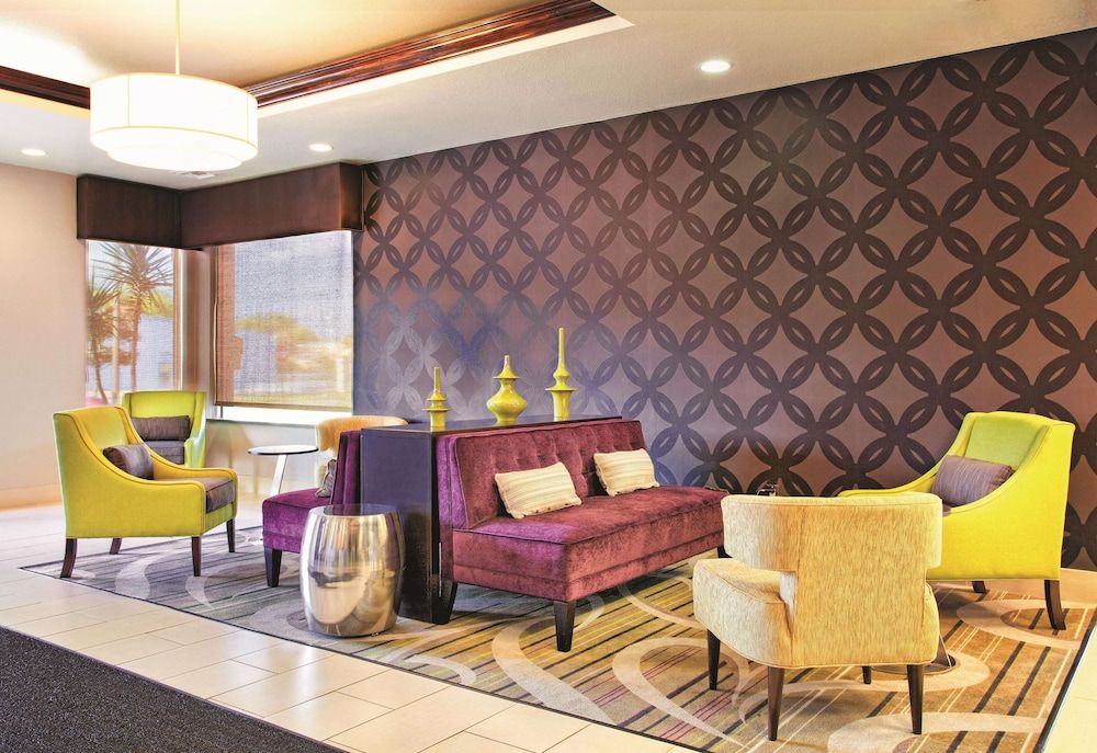 La Quinta Inn Suites Tampa Bay Area-Tampa South 2