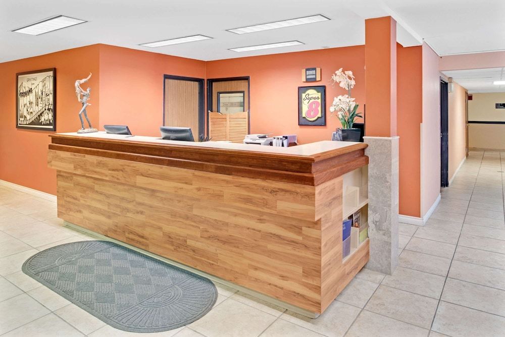 Super 8 by Wyndham Spokane/West 3