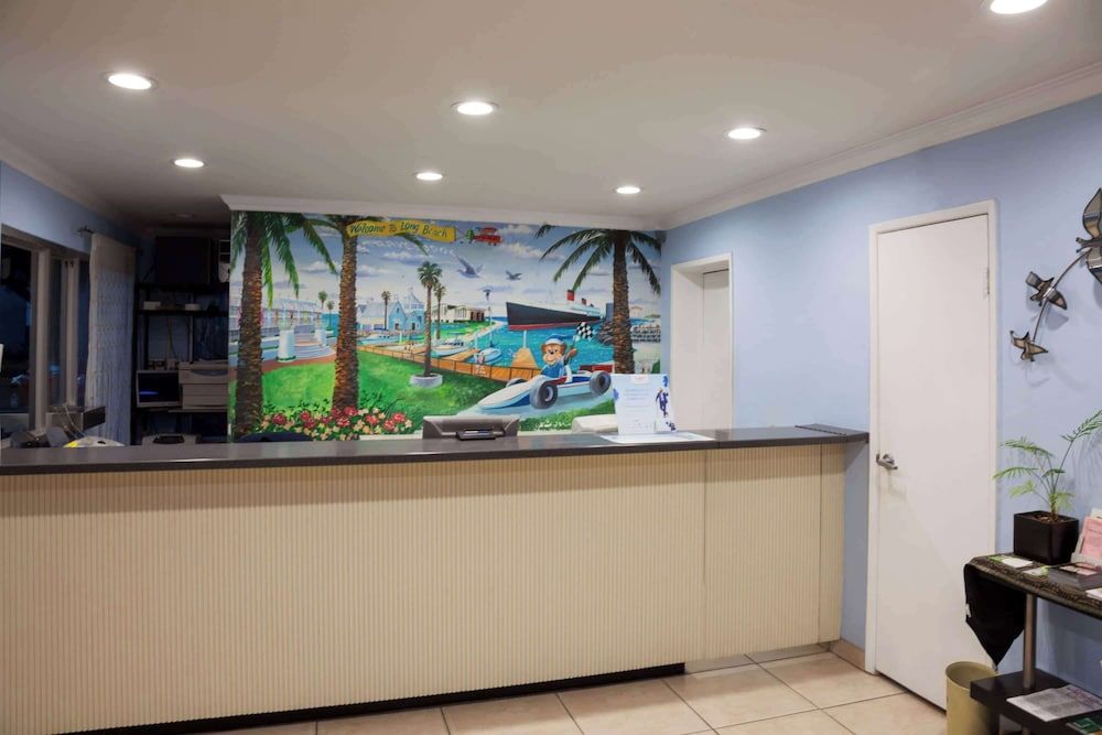 Travelodge by Wyndham Long Beach Convention Centr 2