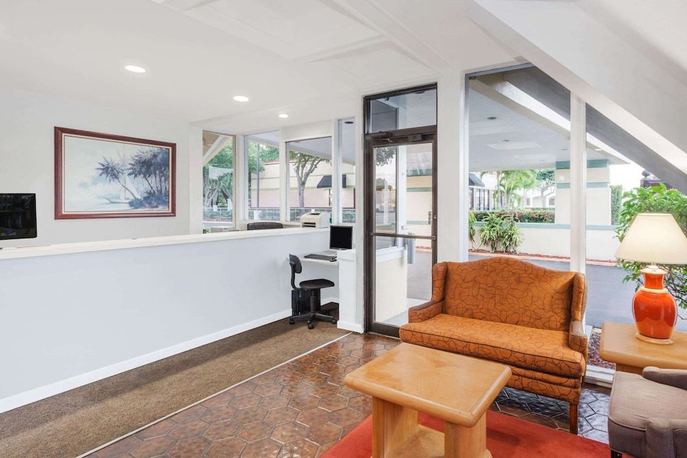 Howard Johnson by Wyndham Vero Beach / Downtown 3