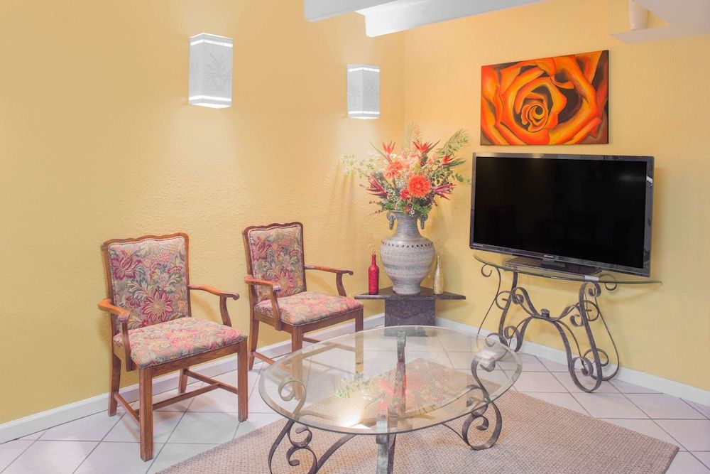 Days Inn by Wyndham Tallahassee University Center 2