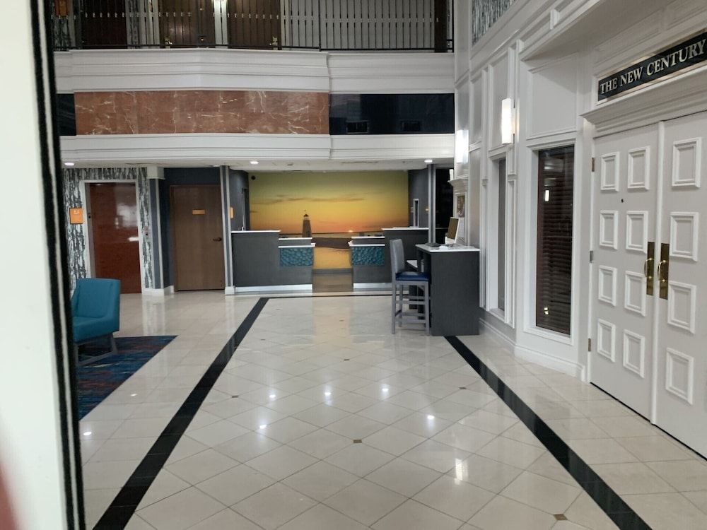 La Quinta Inn & Suites by Wyndham OKC North - Quail Springs 2