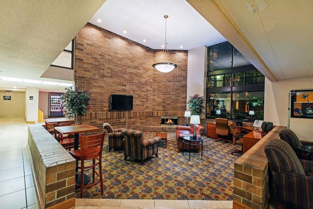AmericInn by Wyndham Omaha 3