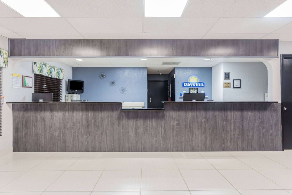 Days Inn by Wyndham Sarasota - Siesta Key 2