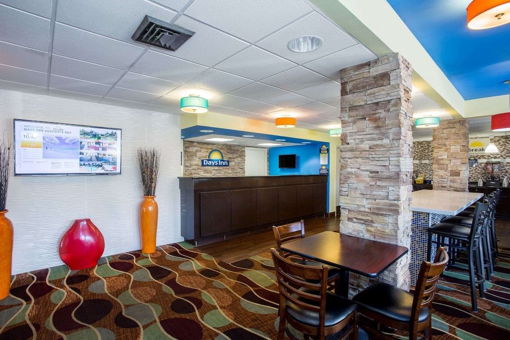 Days Inn by Wyndham Sarasota Bay 2