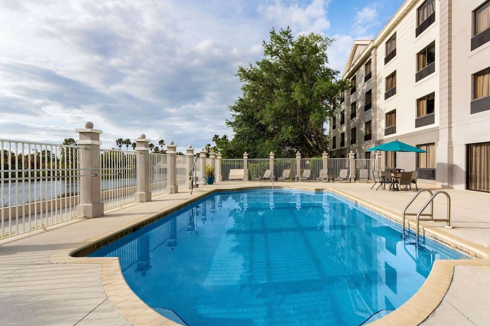 La Quinta Inn and Suites Bonita Springs 1