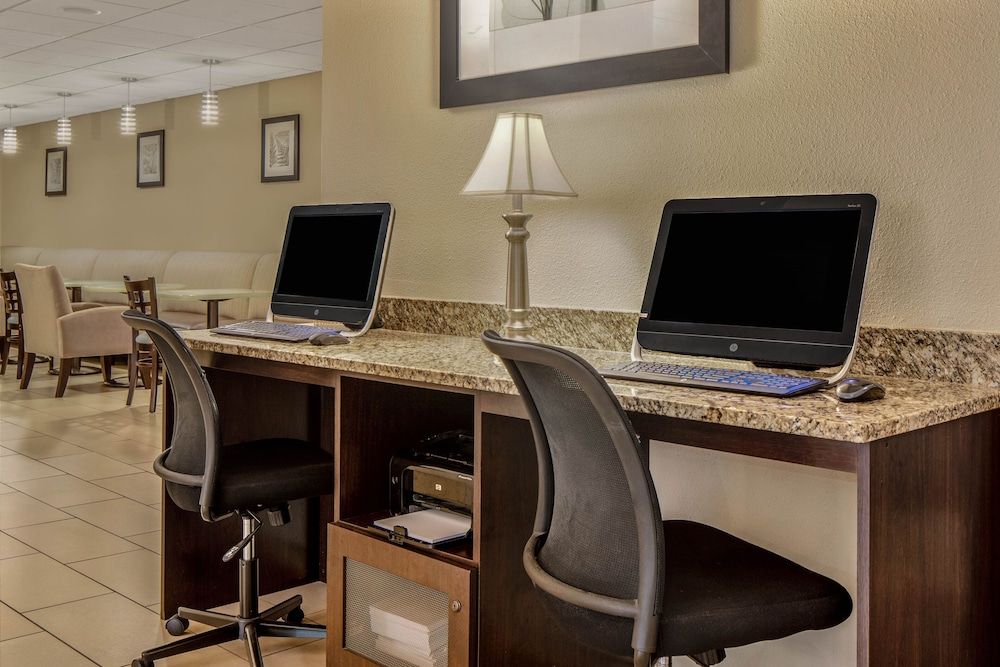 La Quinta Inn and Suites Bonita Springs 2