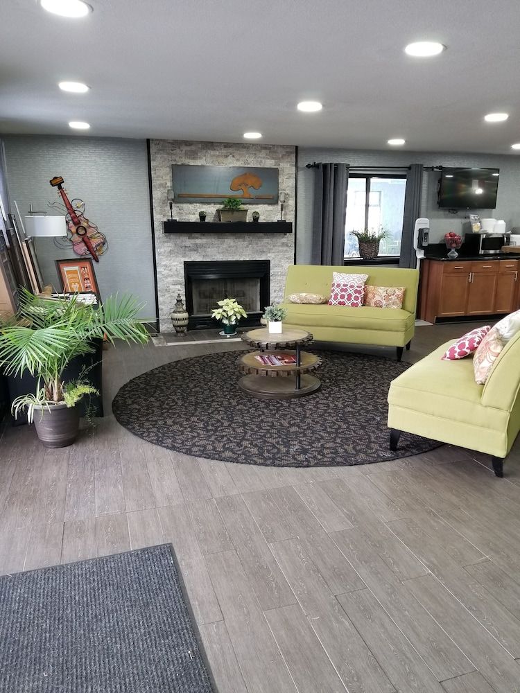 Super 8 by Wyndham Nashville Airport North 3