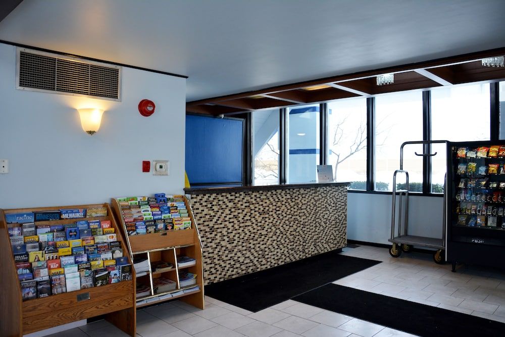 Travelodge by Wyndham Milwaukee 2
