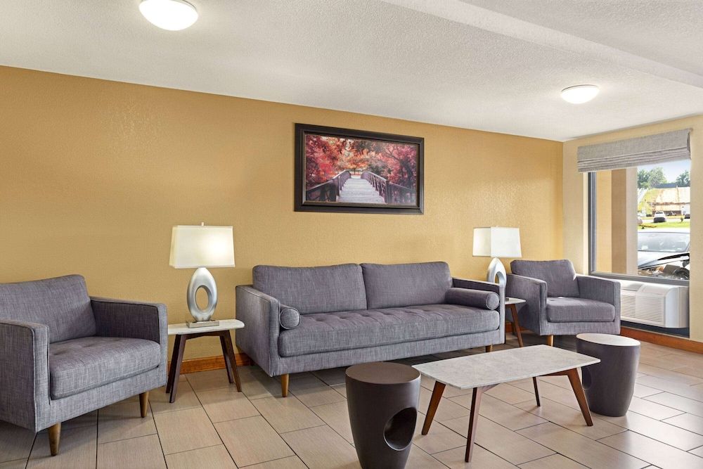 Howard Johnson by Wyndham Pigeon Forge 3