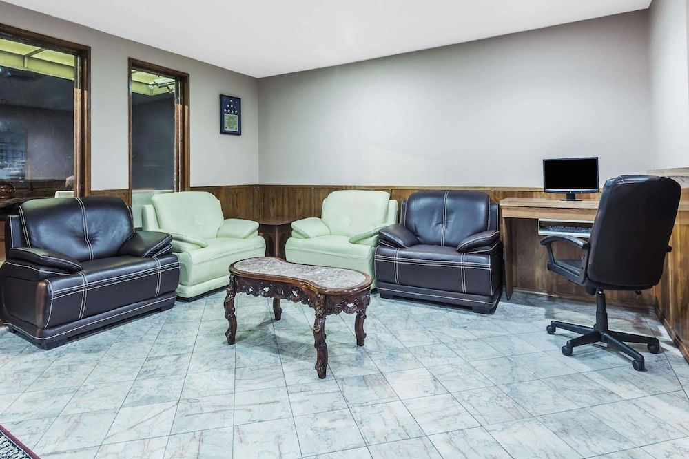 Super 8 by Wyndham Irving DFW Airport/South 2