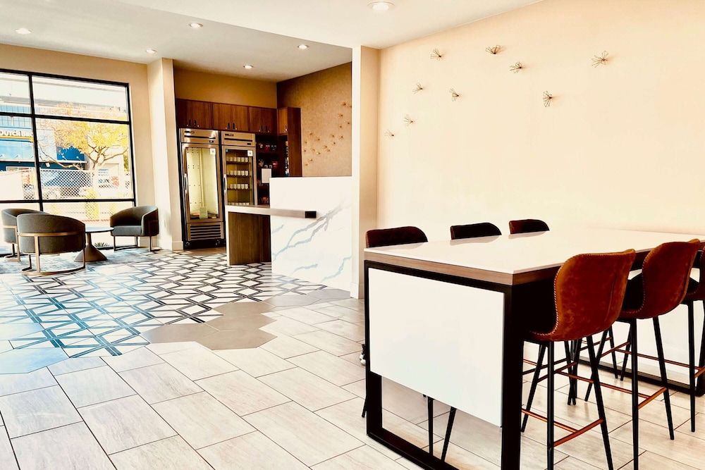 Ramada by Wyndham Modesto Yosemite Area 3