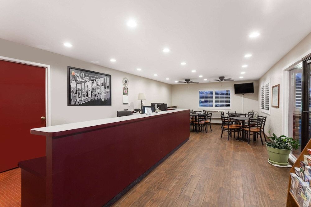 Super 8 by Wyndham Visalia 2