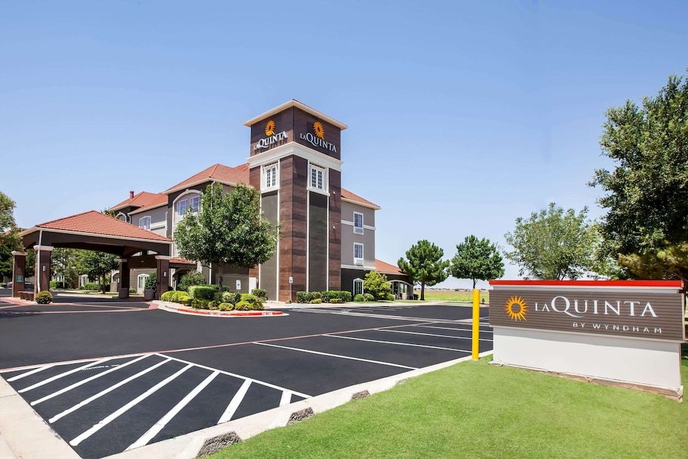 La Quinta Inn & Suites by Wyndham Lubbock North 1