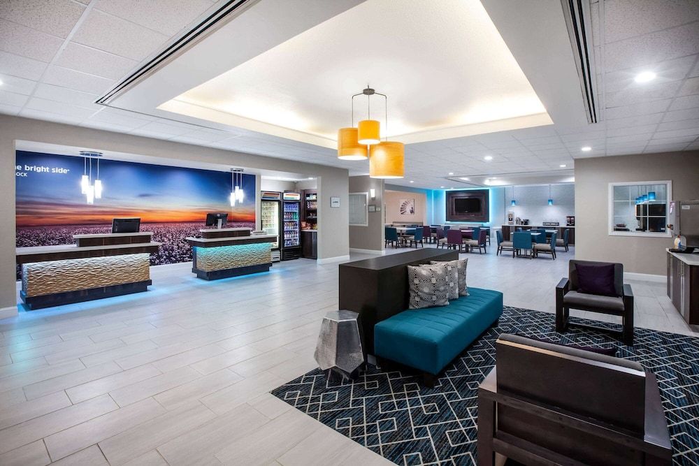 La Quinta Inn & Suites by Wyndham Lubbock North 3