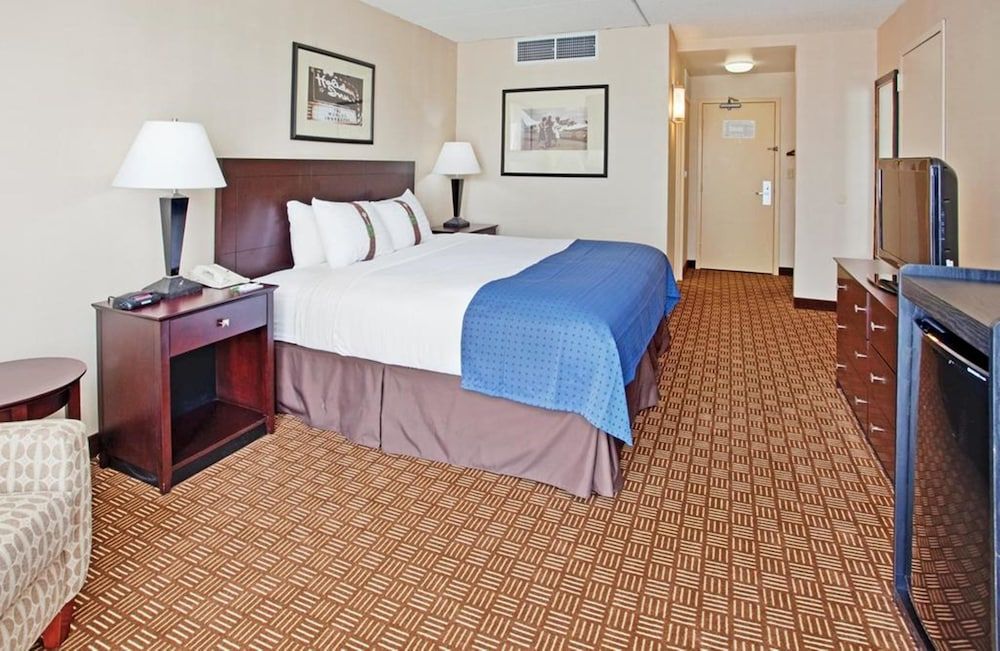 Wingate by Wyndham Kansas City 3