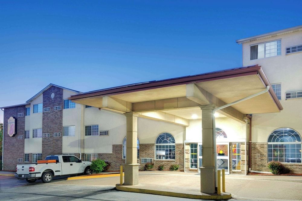 Super 8 by Wyndham Kansas City 1 estrellas en Kansas City