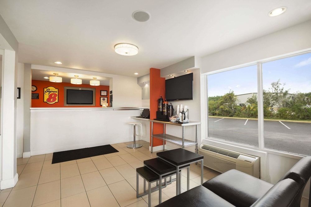 Super 8 by Wyndham Ormond Beach 2