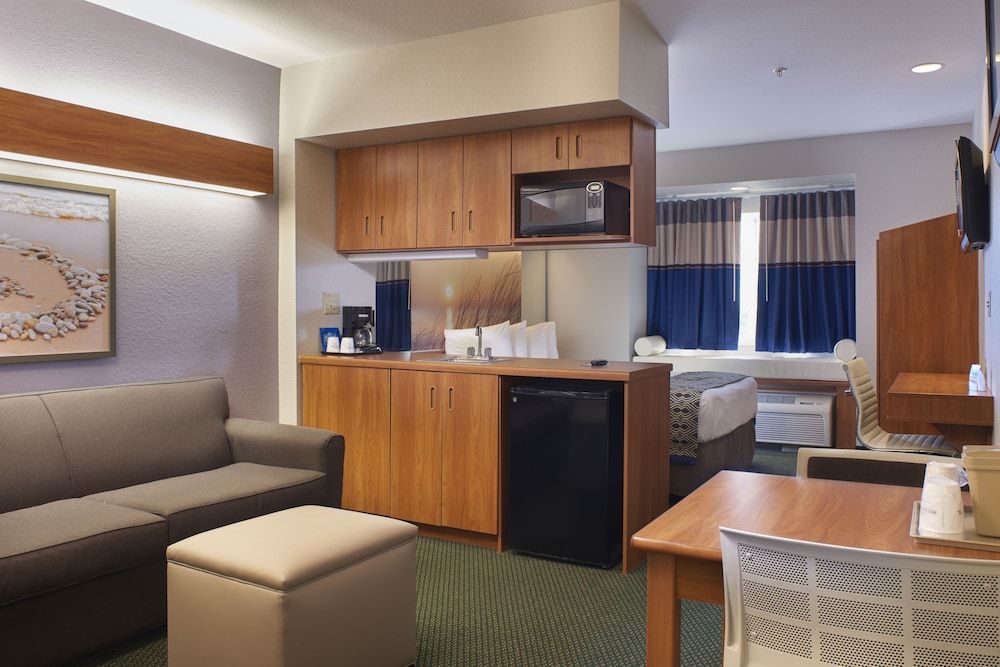 Microtel Inn & Suites by Wyndham Port Charlotte/Punta Gorda 3